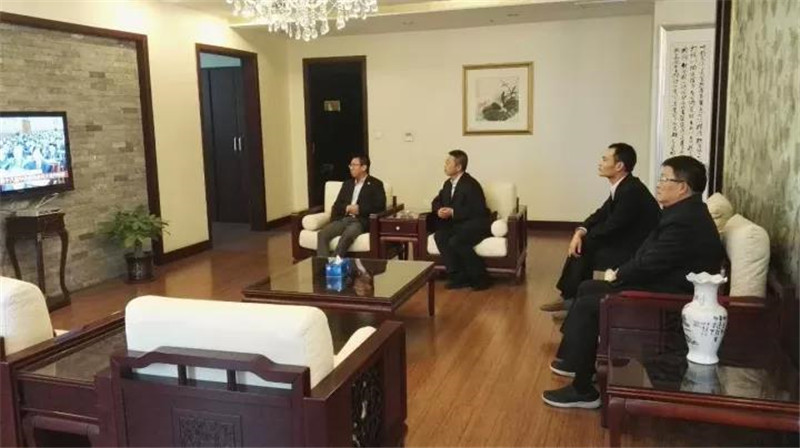 【学习贯彻十九大精神系列报道之一】Z6·尊龙凯时「中国」官方网站集团党委组织收看十九大开幕式